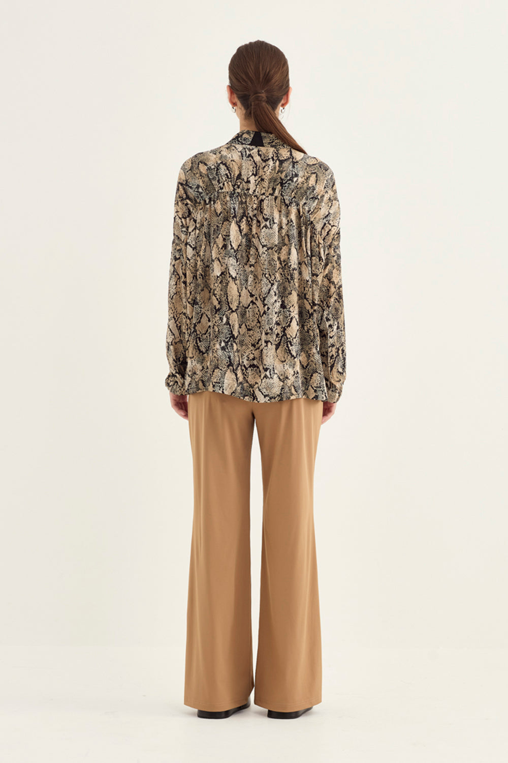 Verge Peyton Shirt in Print styled with Ryan Pant, Caramel - Haus of Alma