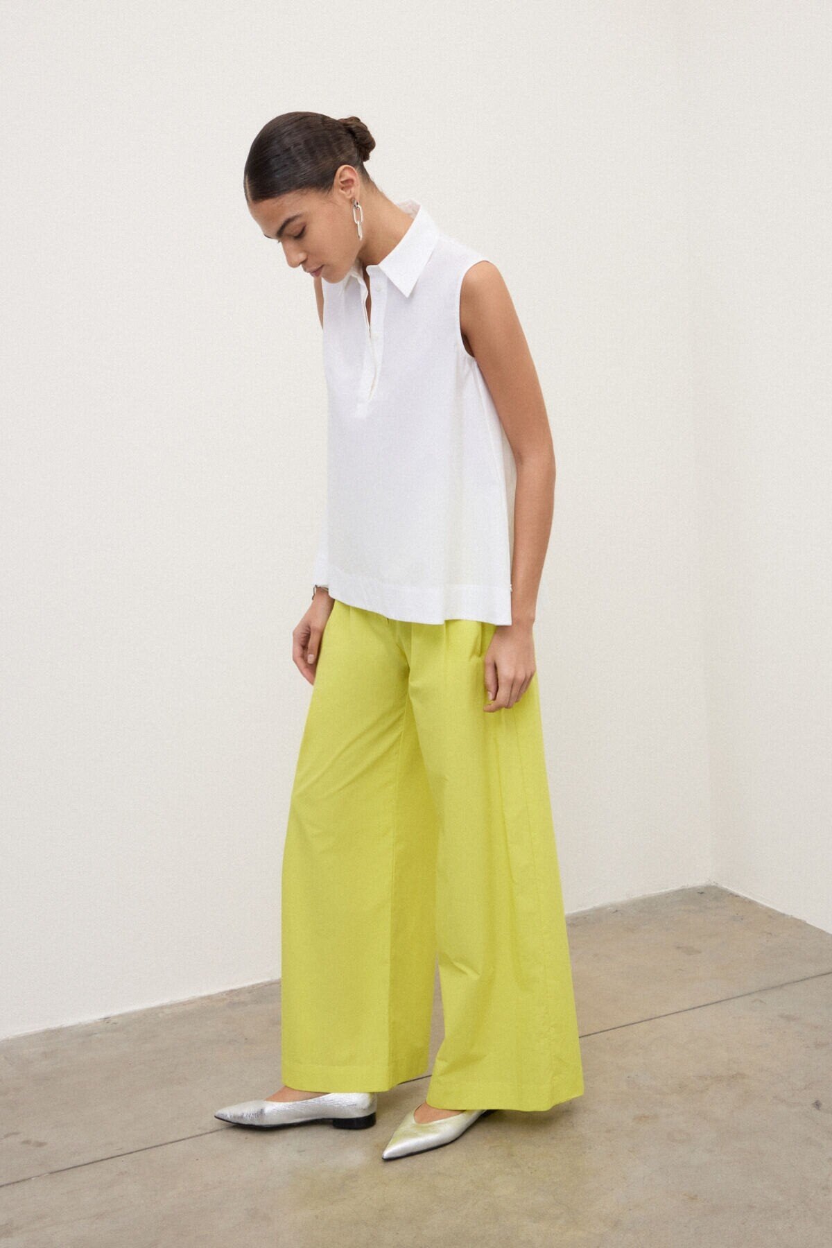 Ottod'Ame Wide Trousers with Pleats in Fluo, detail view – Haus of Alma