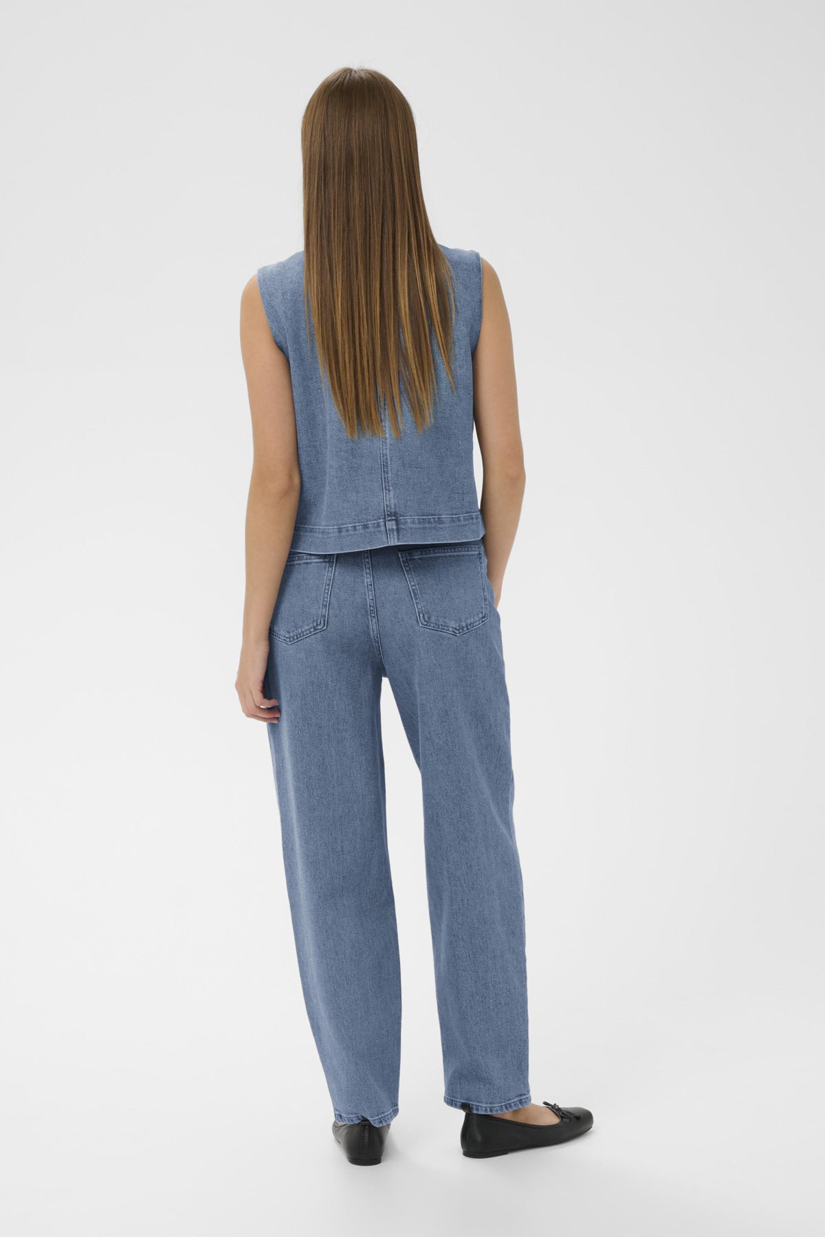 Soaked in Luxury Rinatina Barrel Jeans in Medium Blue Denim