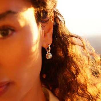 nest huggie earring - silver